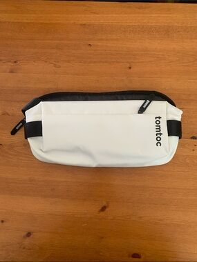 tomtoc sling bag NWT
